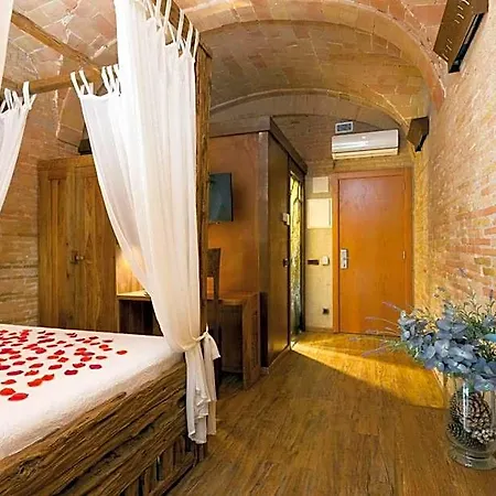 Hotel Historic 4*