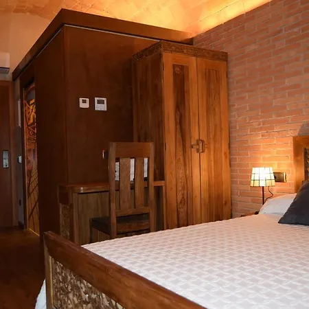 Historic מלון ז'ירונה