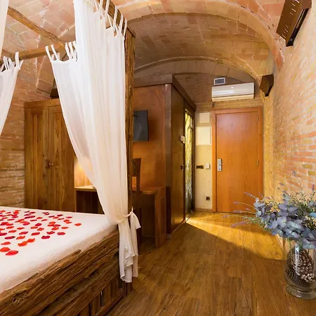 מלון Historic 4*